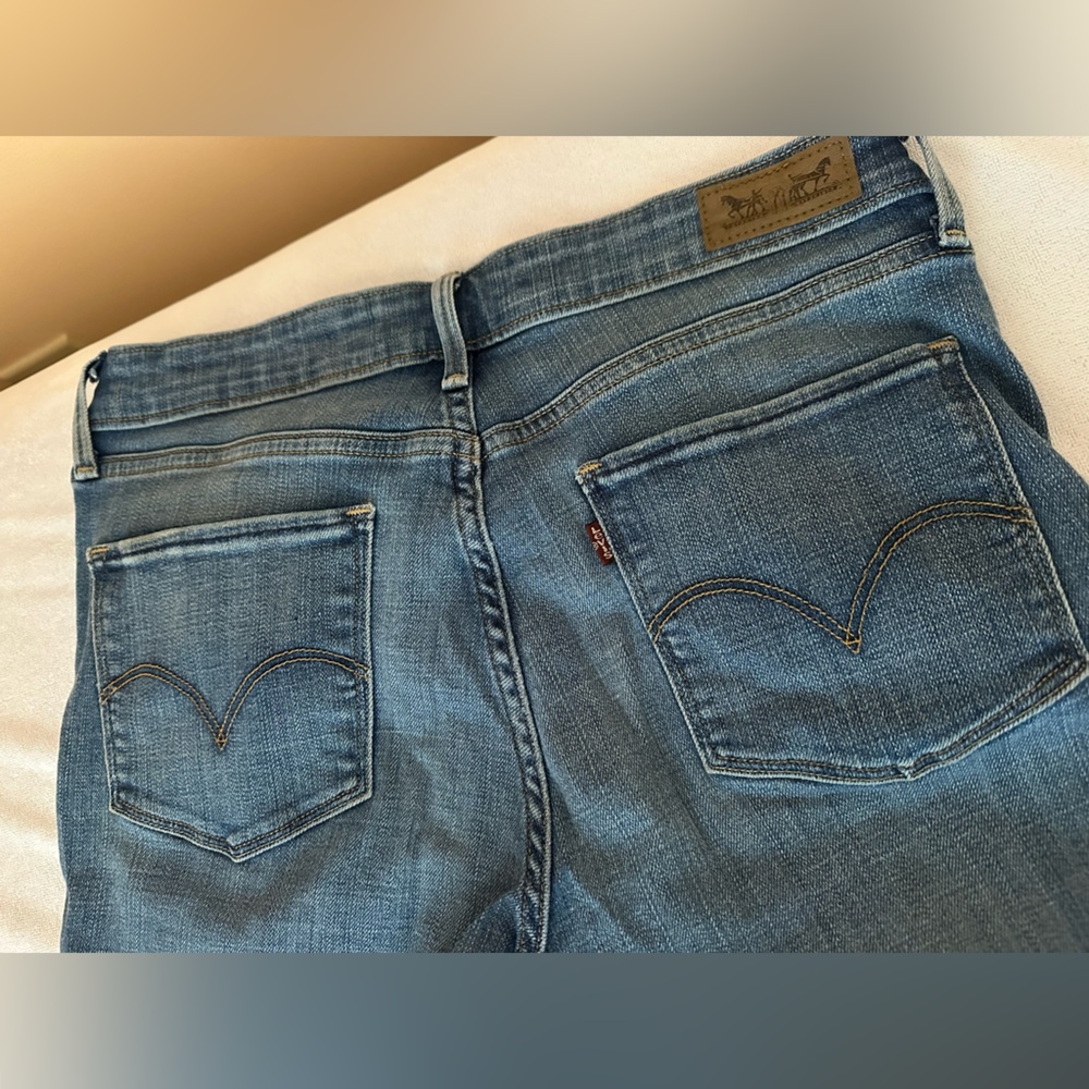 Levi’s Mid Rise Cuffed Jeans - Picture 3 of 8